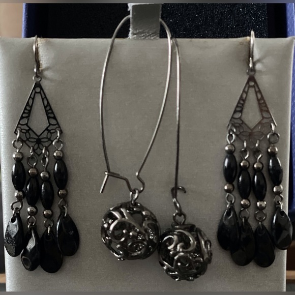 2 pairs of fun earrings - Picture 2 of 3